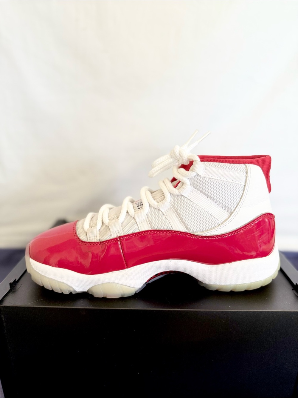 AUTHENTIC Jordan 11 Retro Cherry size 8 CT8012-116 2022 PRE-OWNED - Picture 4 of 8